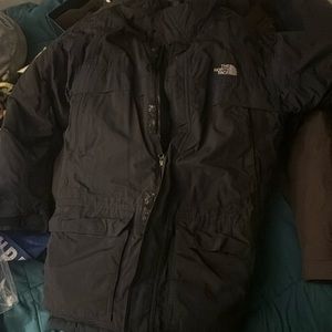 Black North Face puffer jakcte
